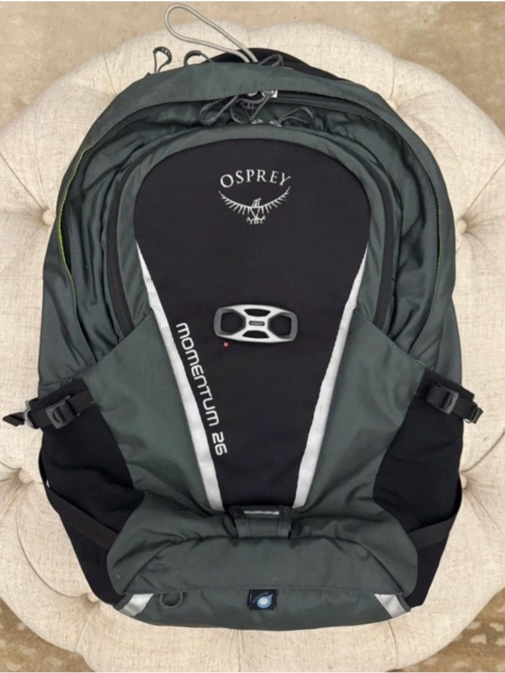 Osprey Momentum 26 commuter, Hiking, Cycling Backpack